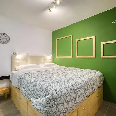 Modern Boutique Apartamento Atenas